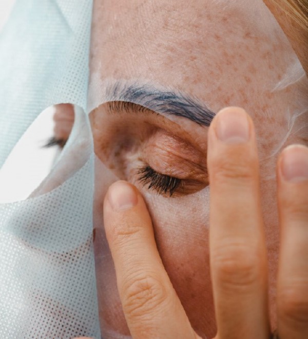 CELEMI intensyviai drėkinanti veido ir kaklo kaukė.