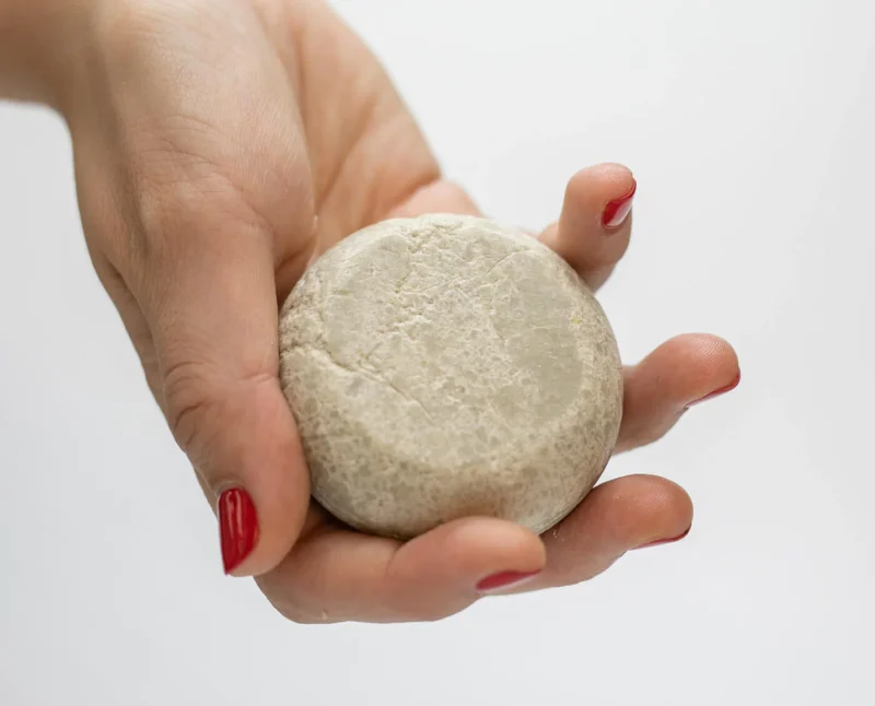 LIOH The Bar Detox Solid Shampoo kietasis detoksikuojantis valomasis šampūnas 85 g - Image 3